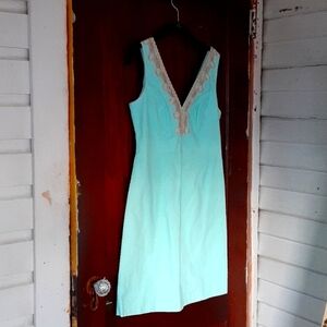 Lilly Pulitzer sz 8 double Vneckline gold embroidered dress seafood color